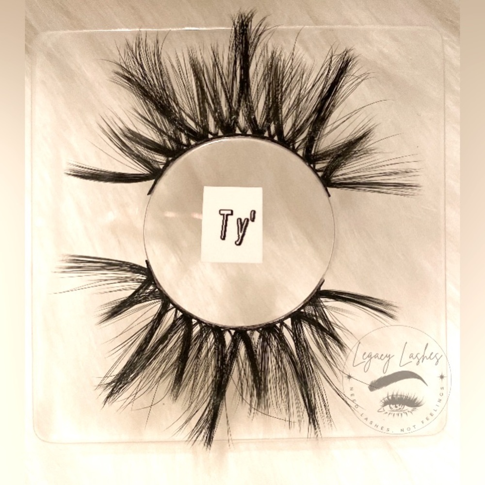 Ty’- Dramatic Faux Mink Lashes 💋 - Picture 3 of 3